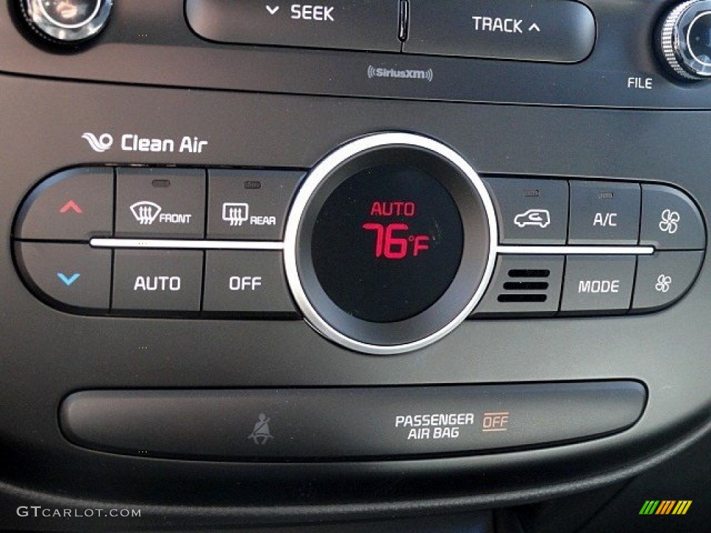 2017 Kia Soul + Controls Photo #118935001