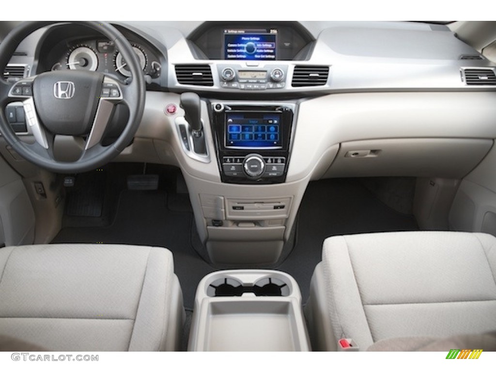 2017 Honda Odyssey SE Beige Dashboard Photo #118947988