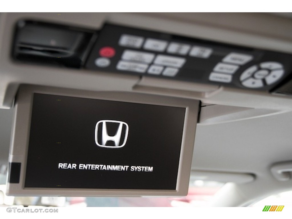 2017 Honda Odyssey SE Entertainment System Photos