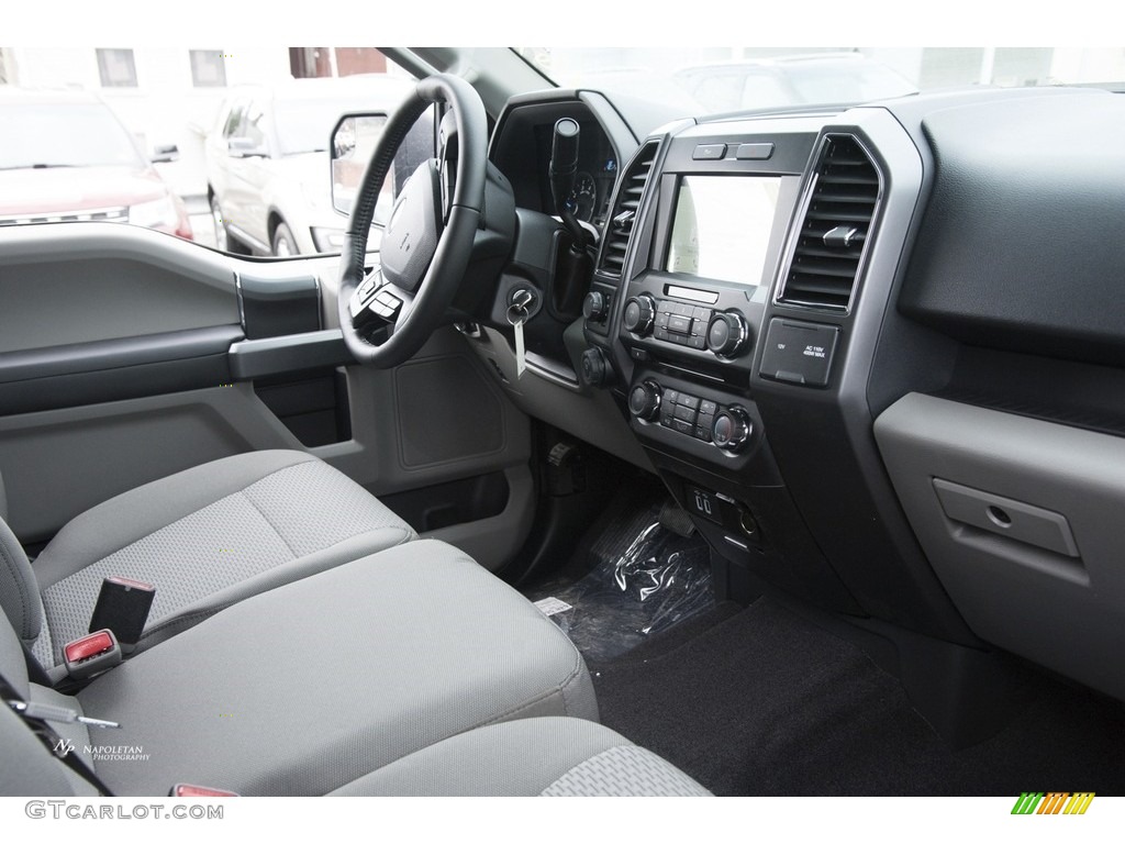 2017 F150 XLT SuperCrew 4x4 - Oxford White / Earth Gray photo #5