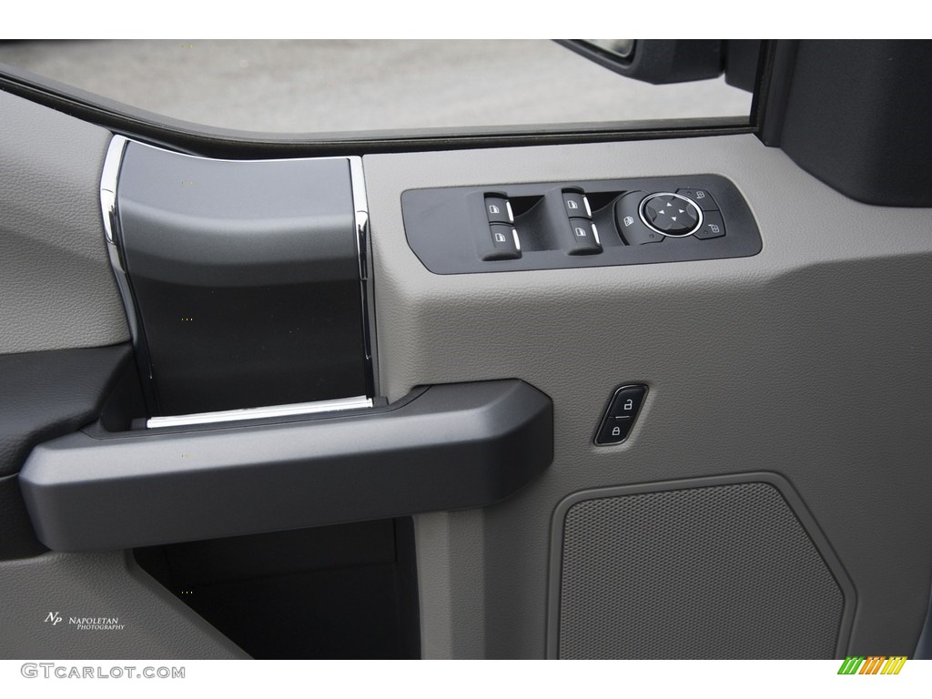2017 F150 XLT SuperCrew 4x4 - Oxford White / Earth Gray photo #6