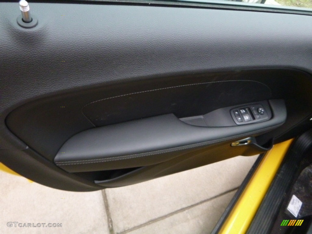 2017 Dodge Challenger R/T Scat Pack Door Panel Photos