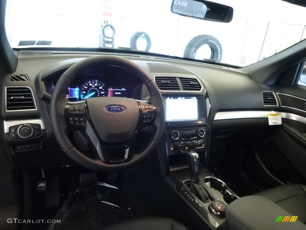 2017 Explorer XLT 4WD - Oxford White / Ebony Black photo #9