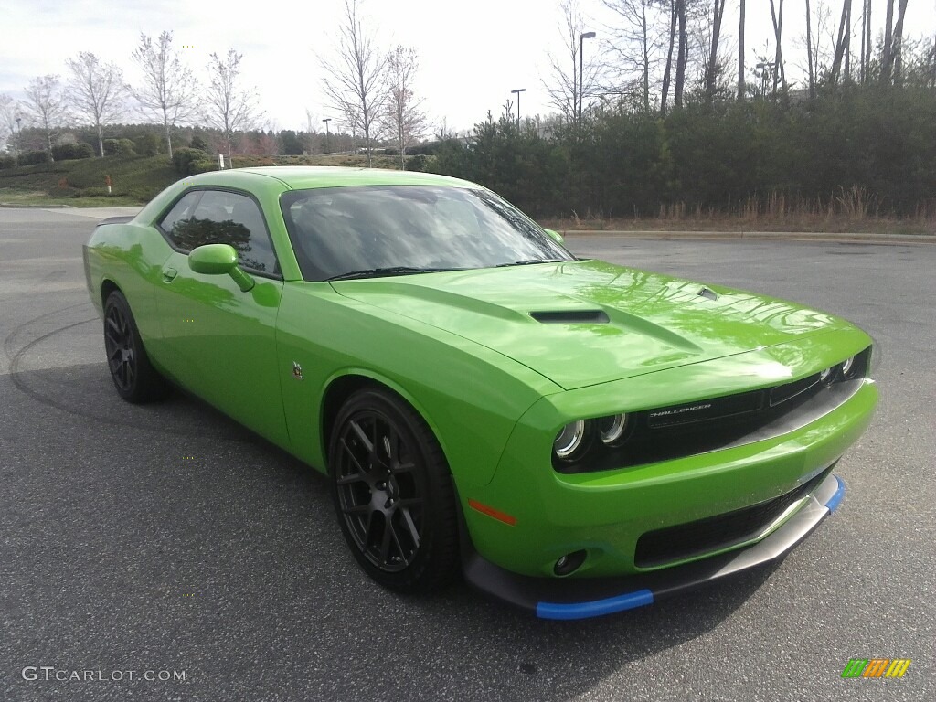 Green Go 2017 Dodge Challenger R/T Scat Pack Exterior Photo #118955573