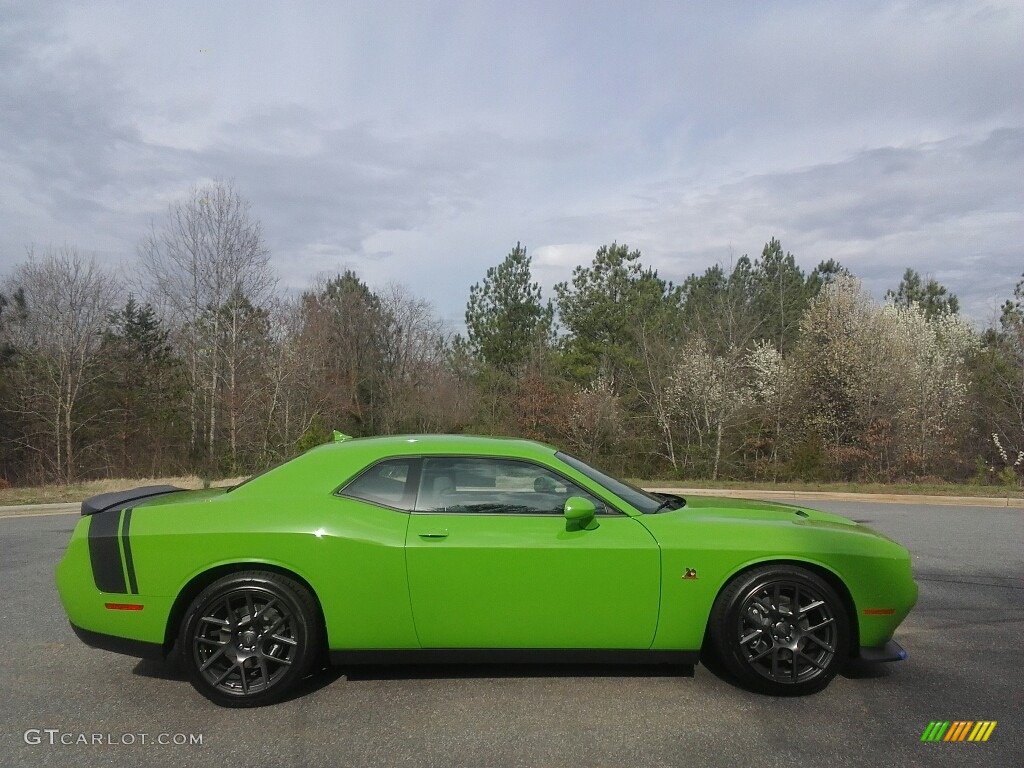 Green Go 2017 Dodge Challenger R/T Scat Pack Exterior Photo #118955603