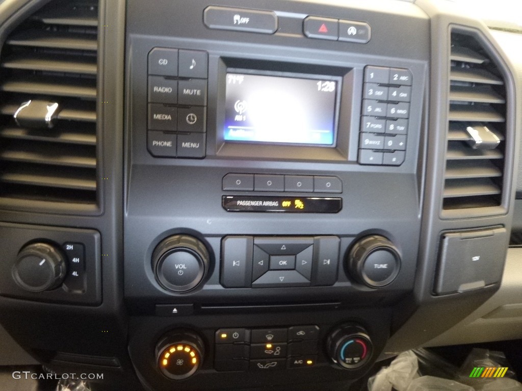 2017 Ford F150 XL Regular Cab 4x4 Controls Photo #118955879
