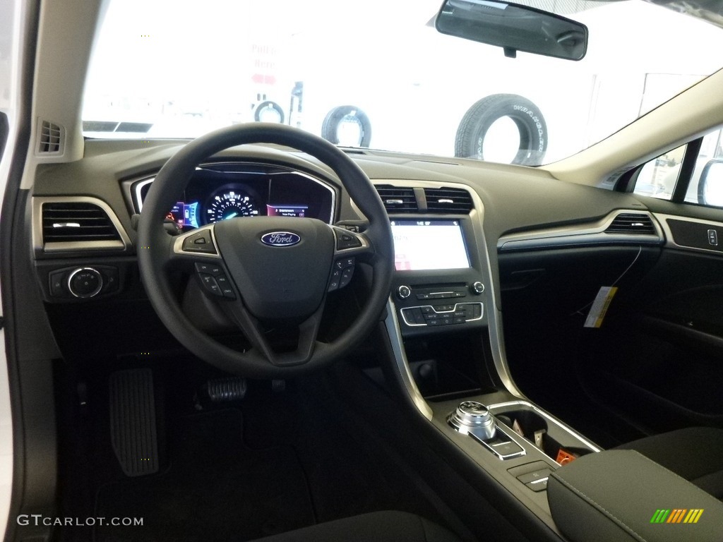 2017 Ford Fusion Hybrid SE Ebony Dashboard Photo #118956425