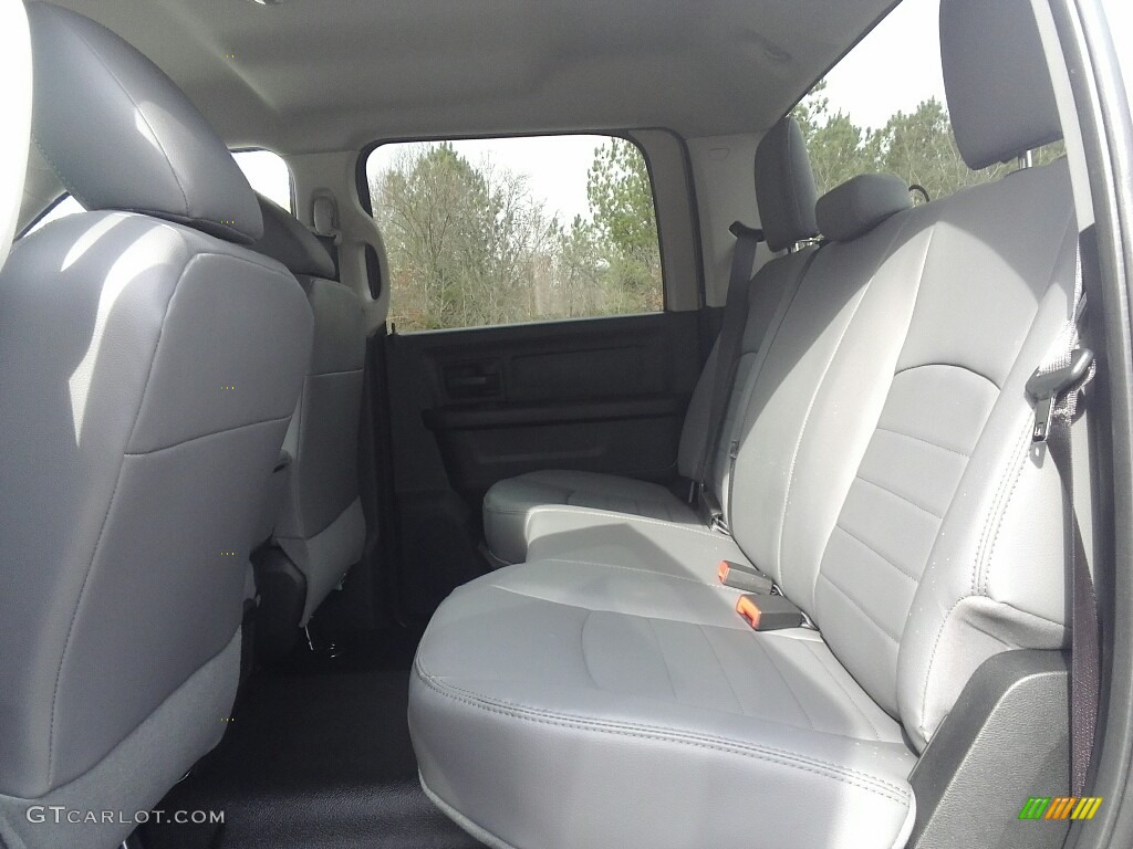 2017 Ram 4500 Tradesman Crew Cab 4x4 Chassis Rear Seat Photo #118956701