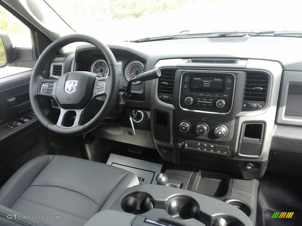 2017 Ram 4500 Tradesman Crew Cab 4x4 Chassis Black/Diesel Gray Dashboard Photo #118956788