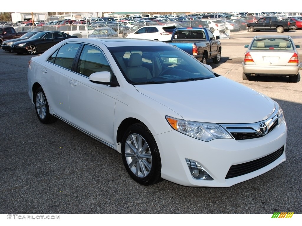 2014 Camry XLE - Super White / Ivory photo #7