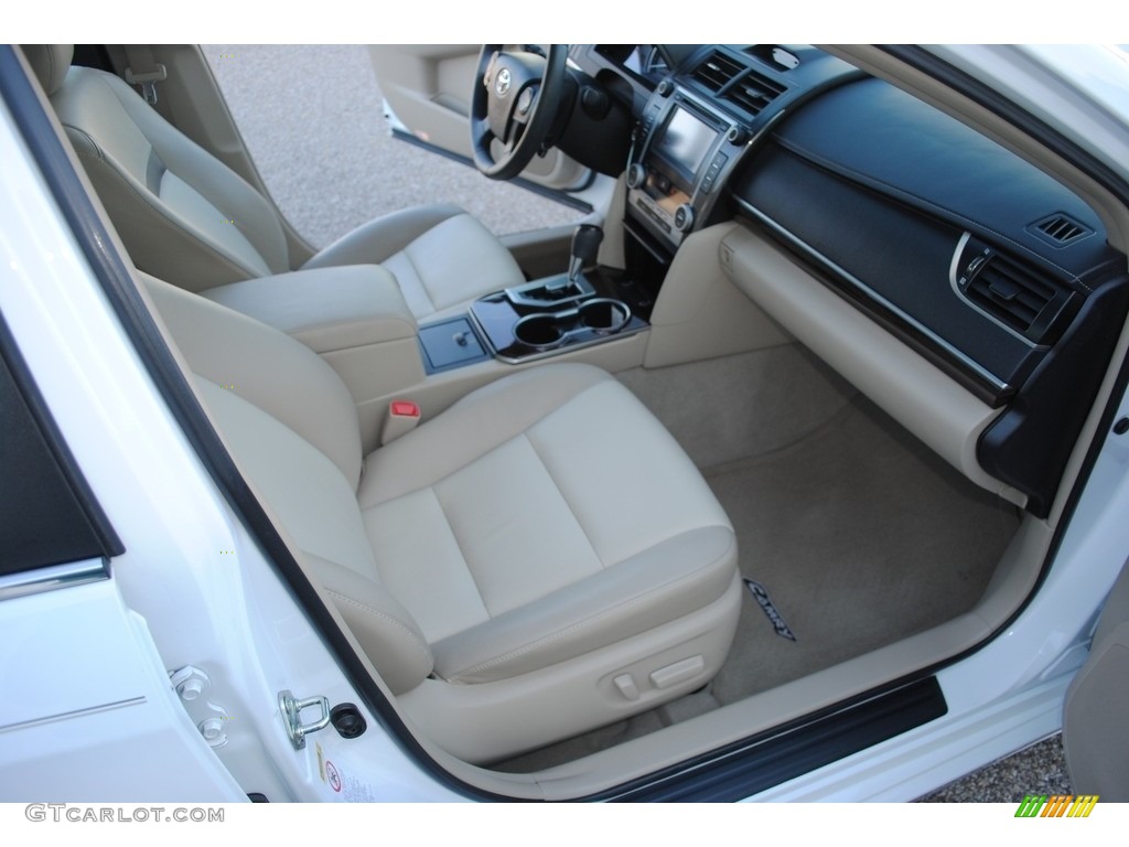 2014 Camry XLE - Super White / Ivory photo #30