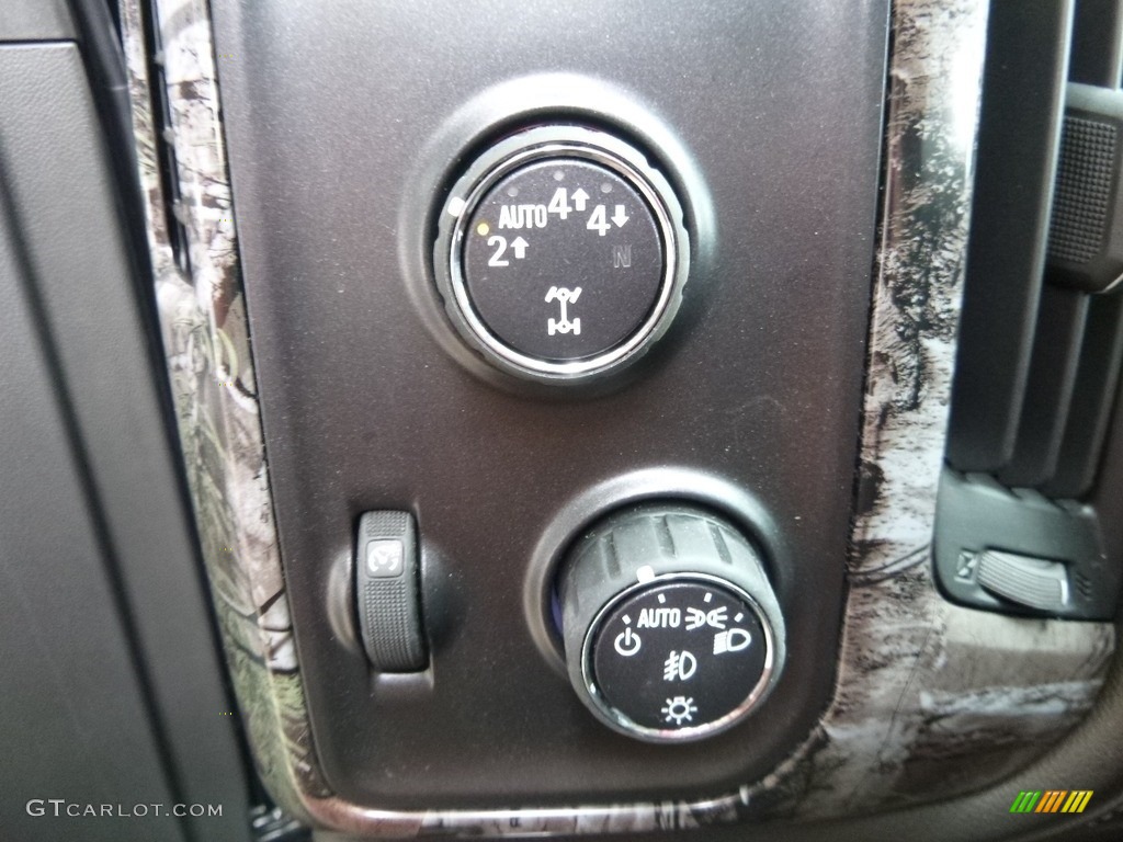 2017 Chevrolet Silverado 1500 LTZ Crew Cab 4x4 Controls Photos