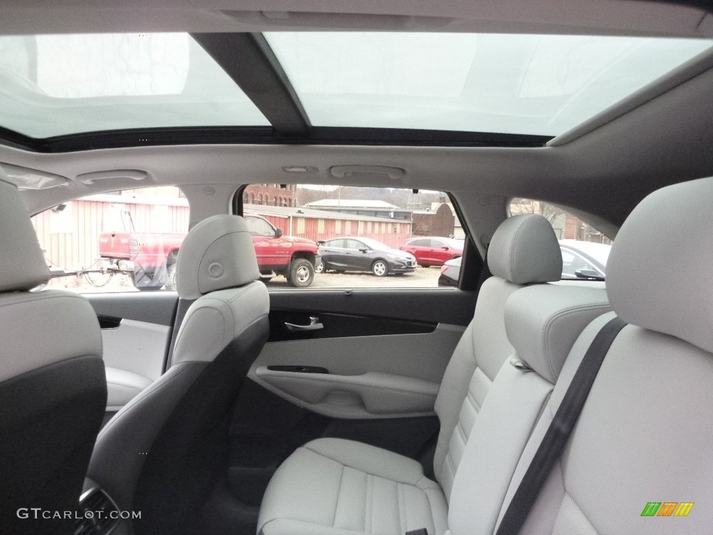 2017 Kia Sorento SXL V6 AWD Rear Seat Photos