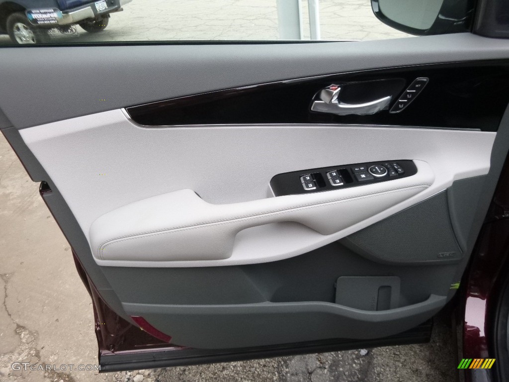 2017 Kia Sorento SXL V6 AWD Door Panel Photos