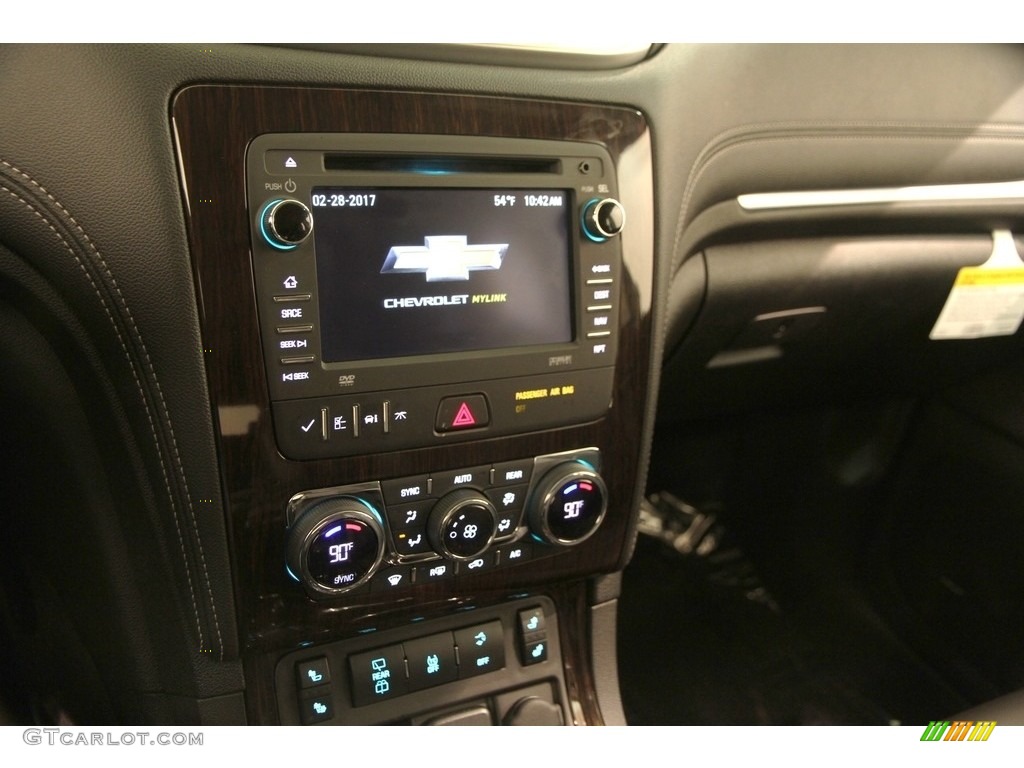 2017 Traverse LT - Silver Ice Metallic / Ebony photo #8