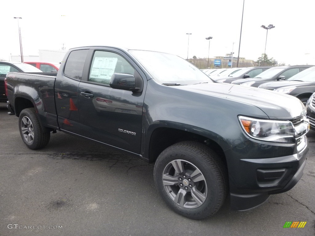 Graphite Metallic 2017 Chevrolet Colorado WT Extended Cab 4x4 Exterior Photo #118980684