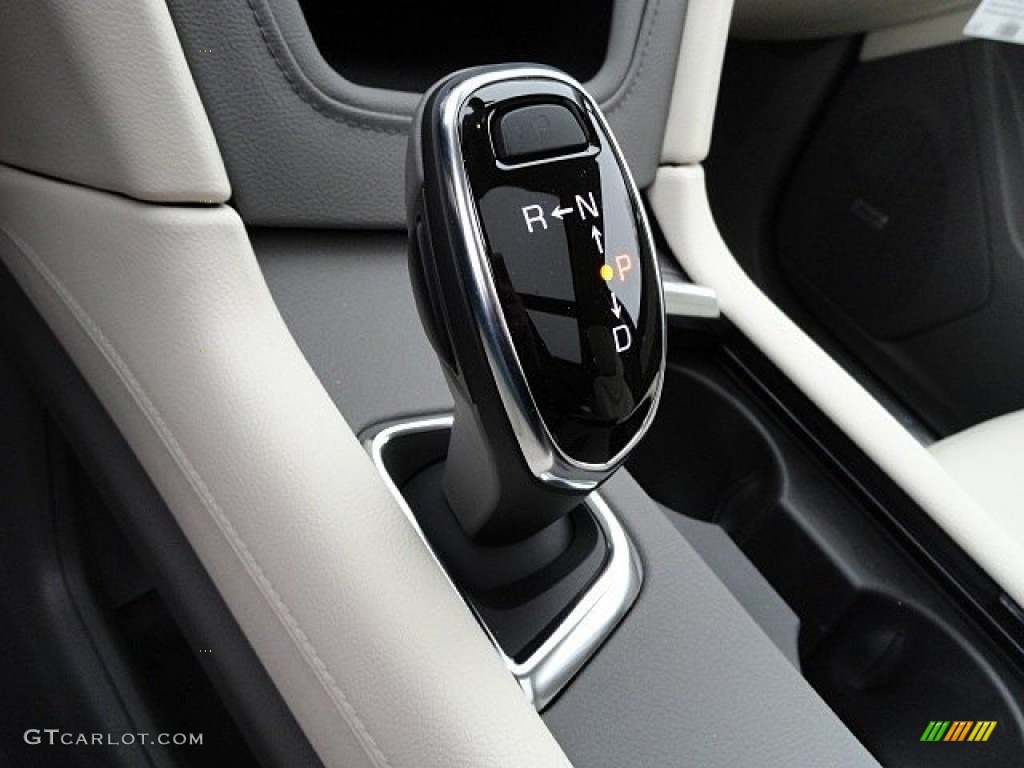 2017 Cadillac XT5 Premium Luxury AWD Transmission Photos