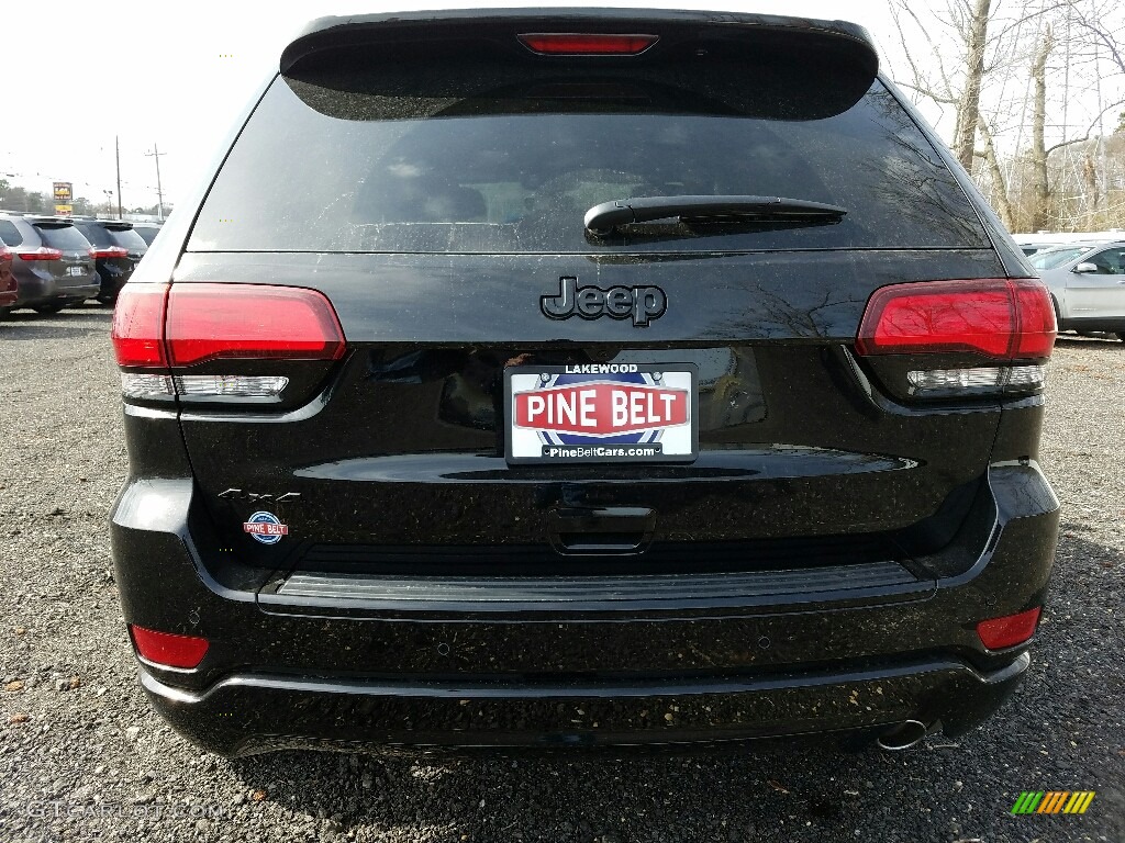 2017 Grand Cherokee Laredo 4x4 - Diamond Black Crystal Pearl / Black photo #5