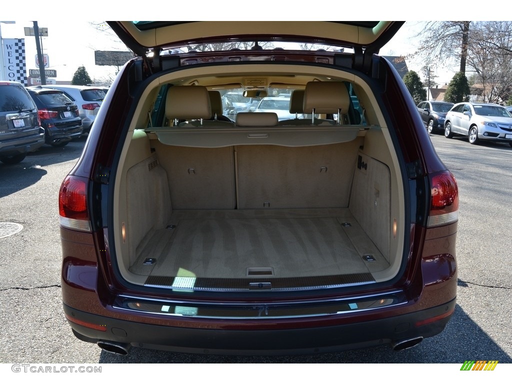 2008 Touareg 2 V8 - Cranberry Red Metallic / Pure Beige photo #24