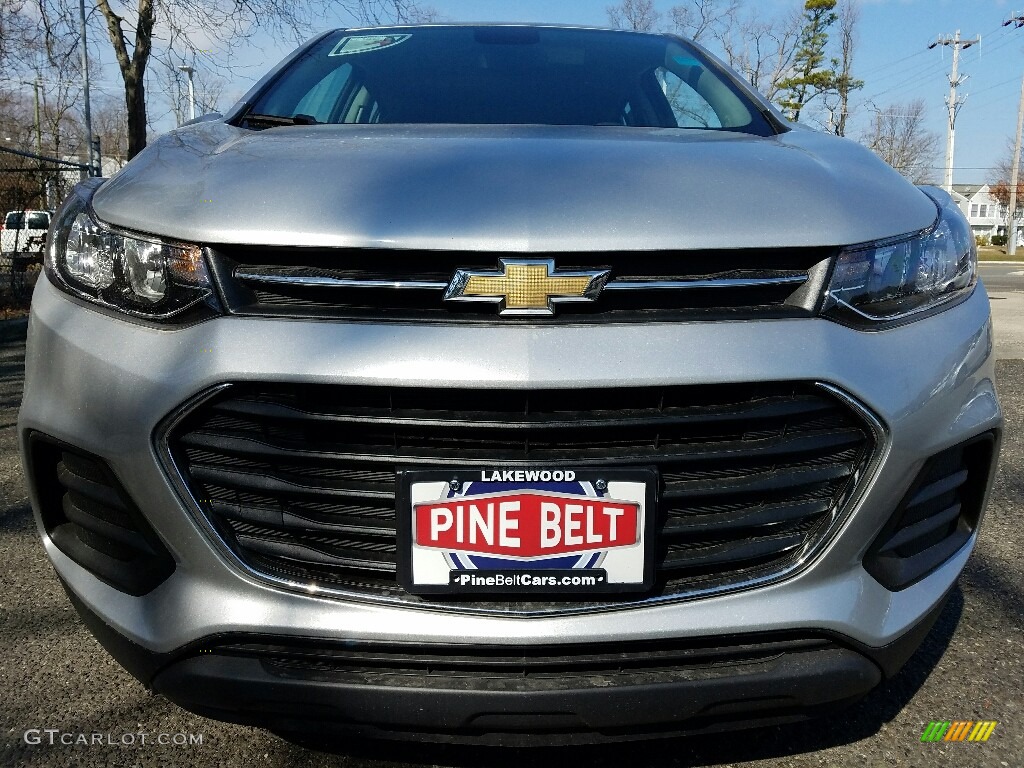 2017 Trax LS - Silver Ice Metallic / Jet Black photo #2