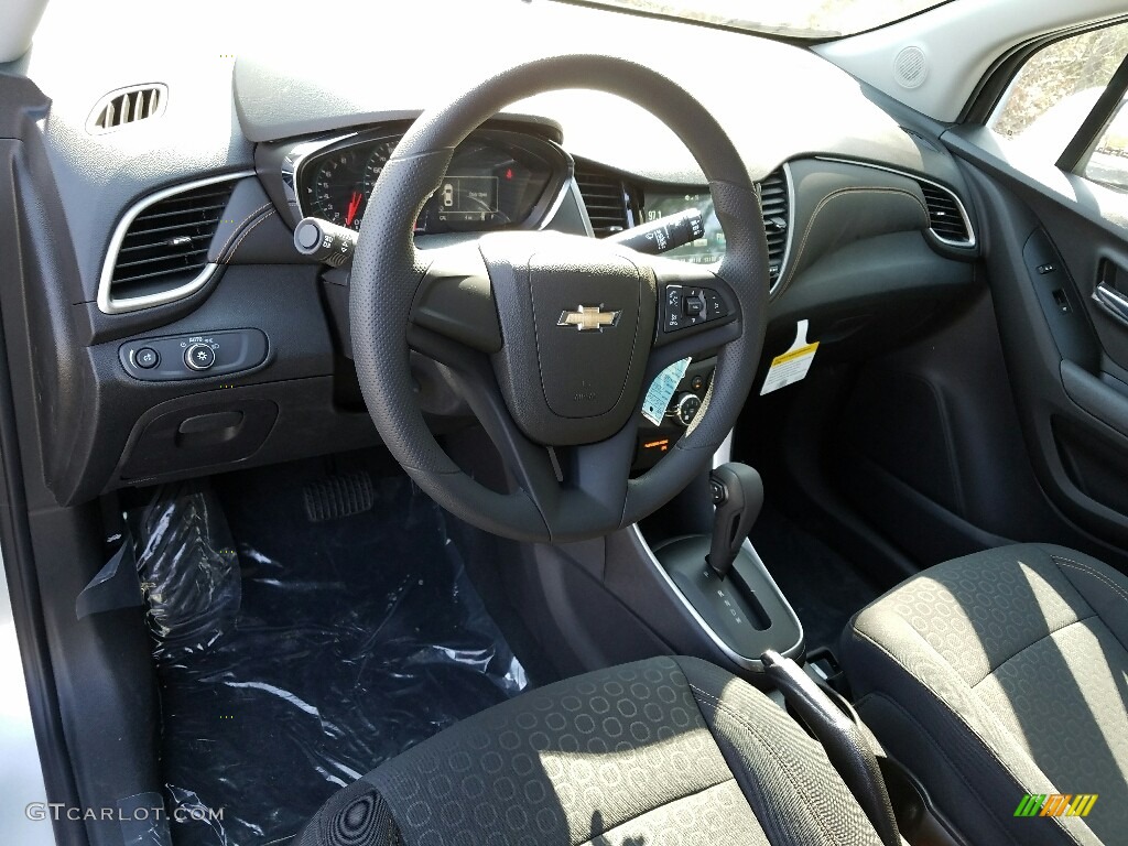 2017 Trax LS - Silver Ice Metallic / Jet Black photo #9