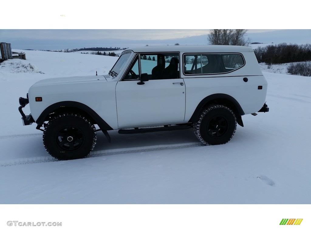 1976 Scout II Traveler 4x4 - White / Black photo #4