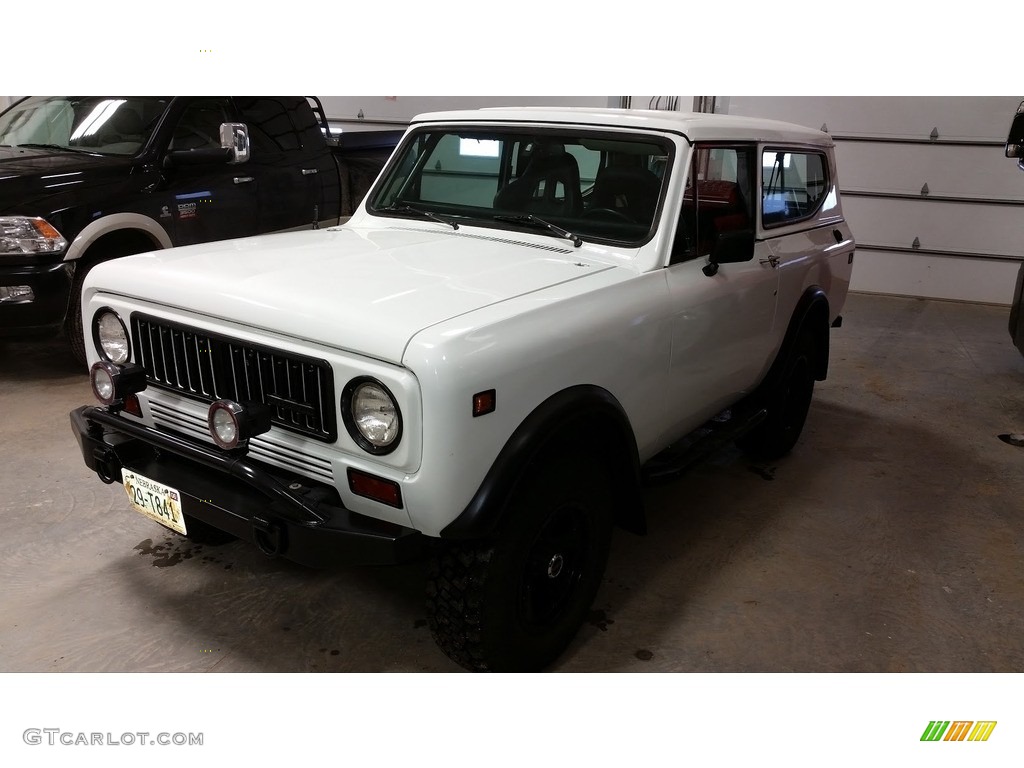 1976 Scout II Traveler 4x4 - White / Black photo #5