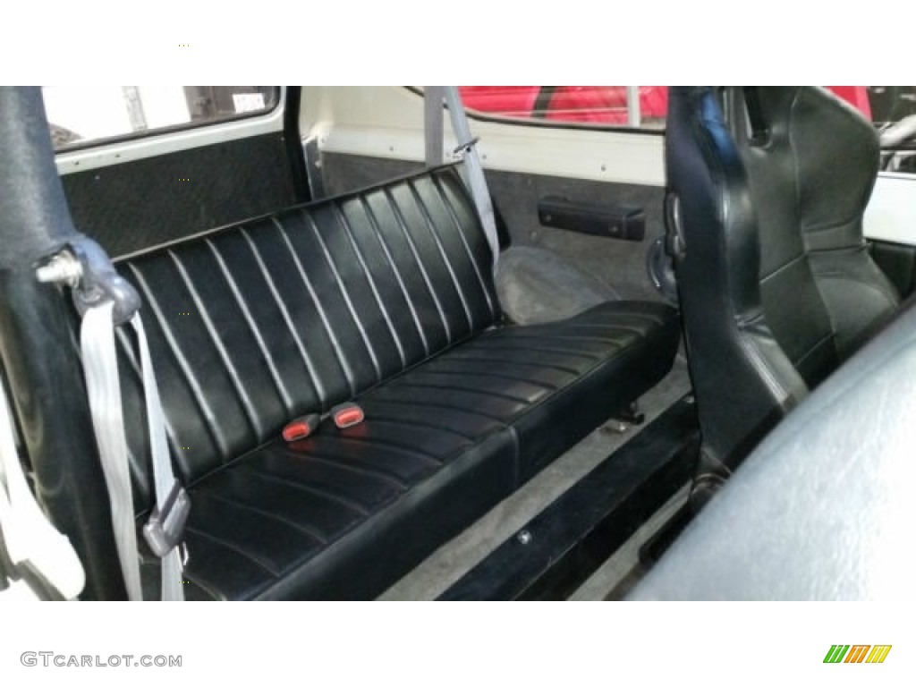 1976 Scout II Traveler 4x4 - White / Black photo #8