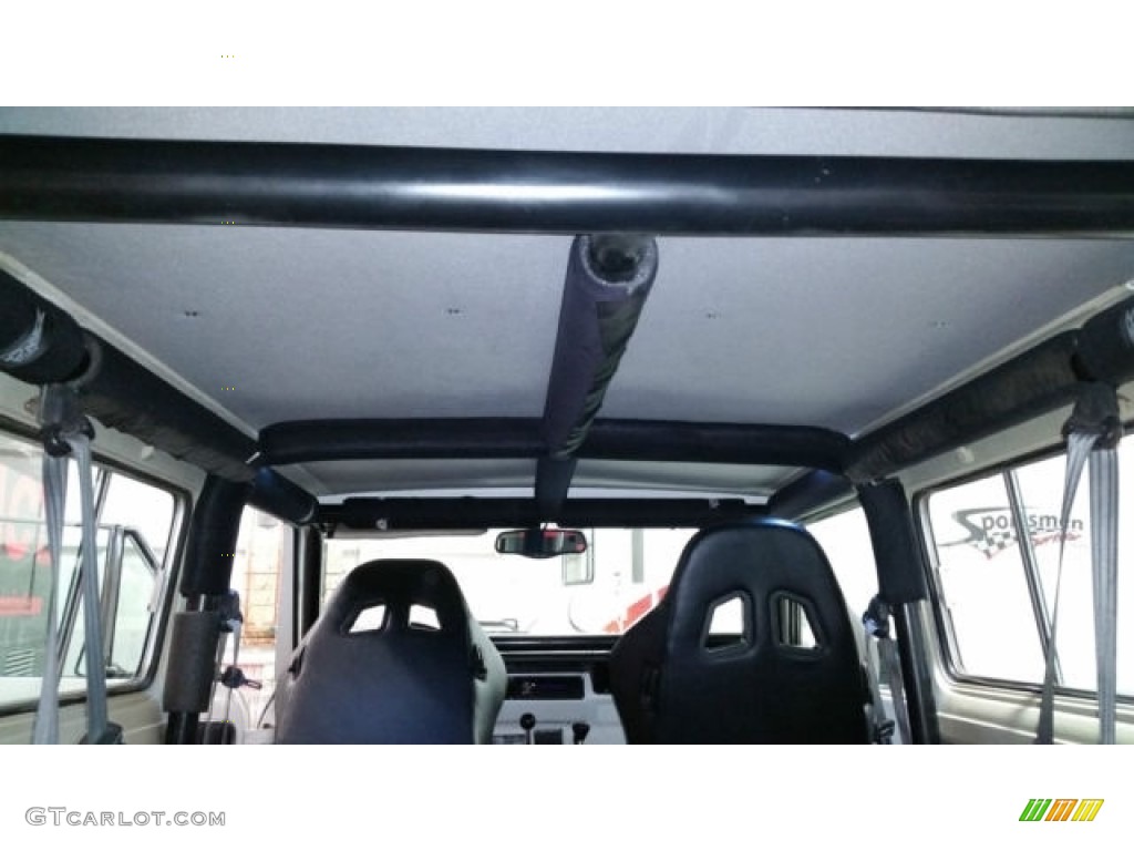 1976 Scout II Traveler 4x4 - White / Black photo #10