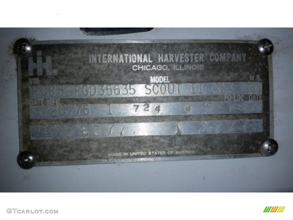 1976 Scout II Traveler 4x4 - White / Black photo #14