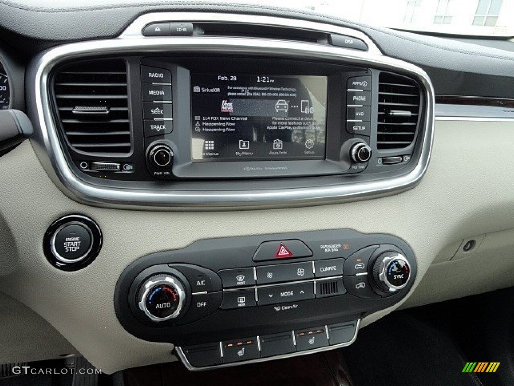 2017 Kia Sorento EX AWD Controls Photo #118991685
