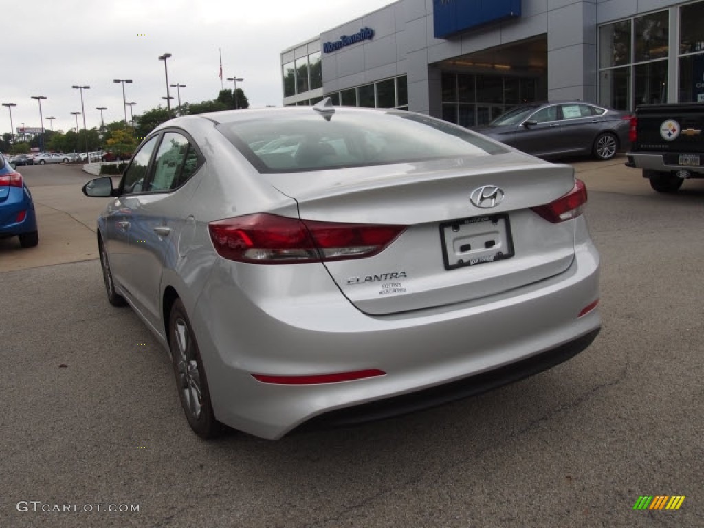 2017 Elantra SE - Silver / Black photo #3