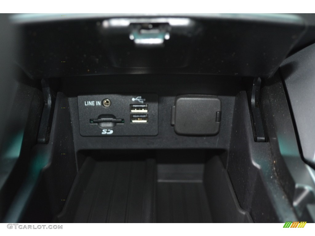 2015 Explorer XLT - Ingot Silver / Charcoal Black photo #20