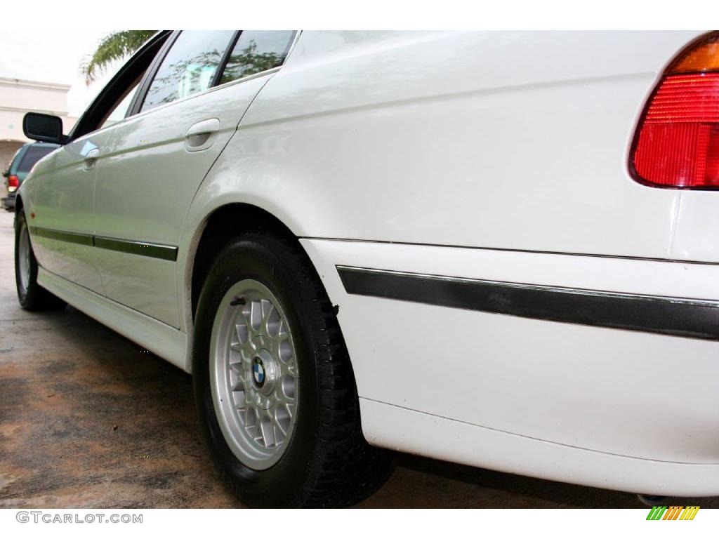 1998 5 Series 528i Sedan - Alpine White III / Beige photo #23