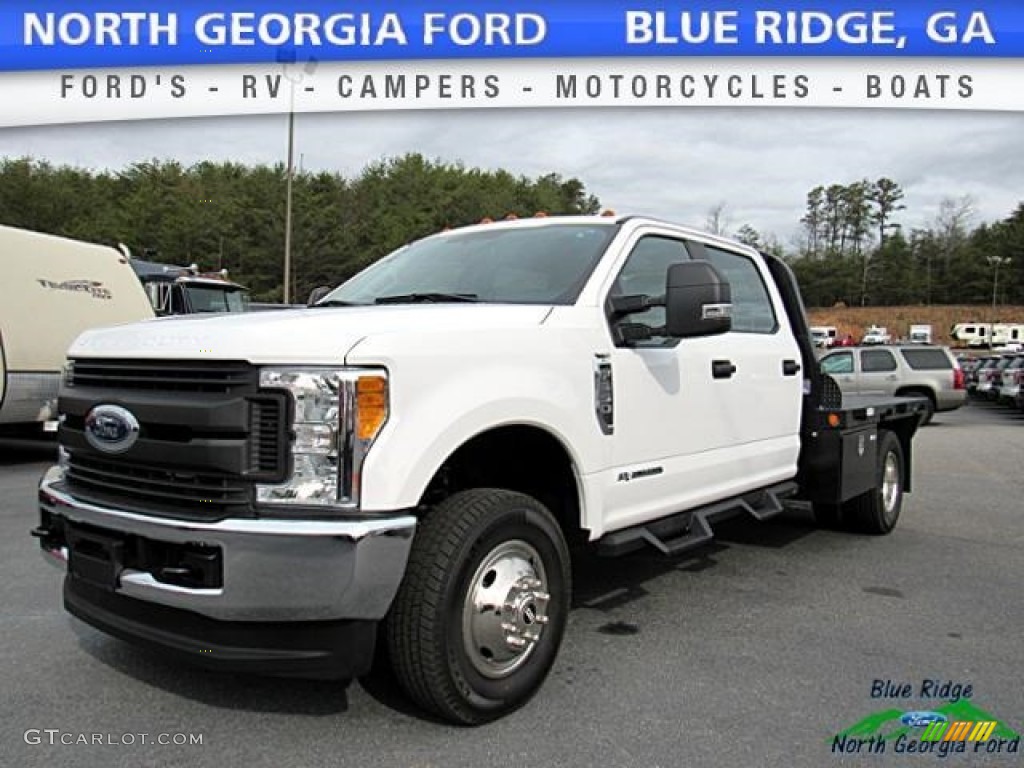 Oxford White Ford F350 Super Duty