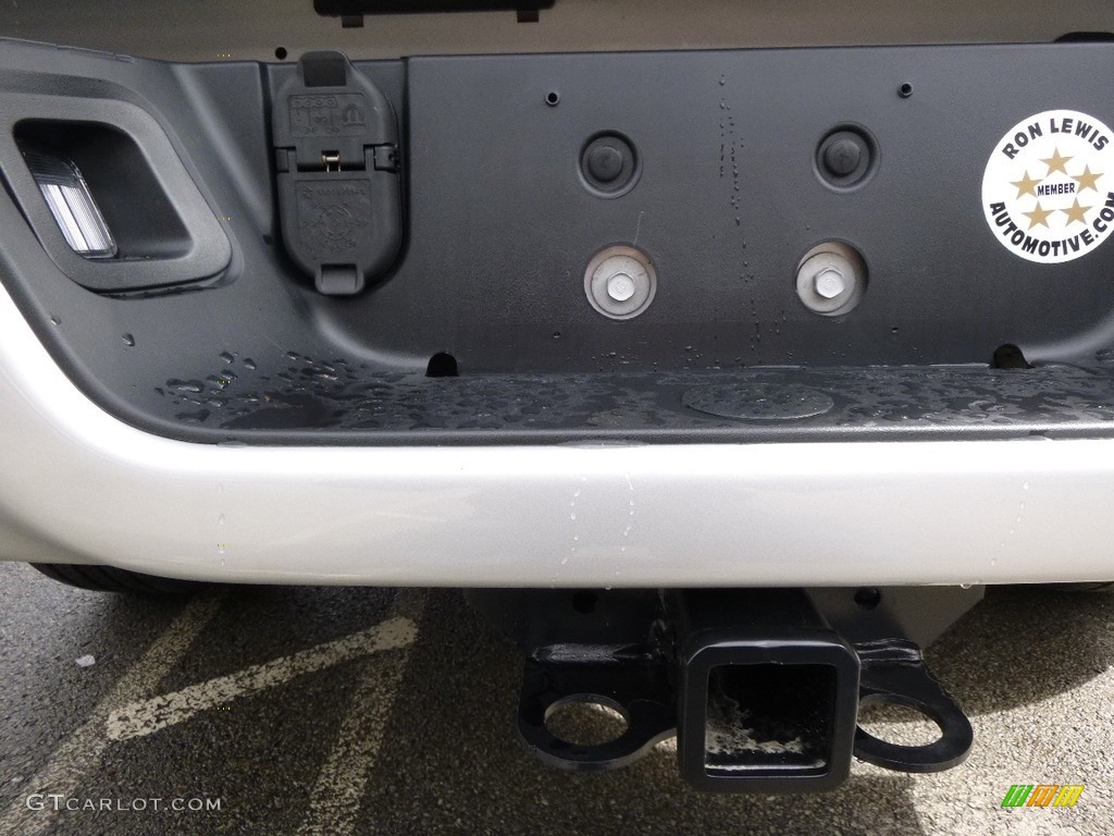 2017 1500 Express Quad Cab 4x4 - Bright Silver Metallic / Black/Diesel Gray photo #5