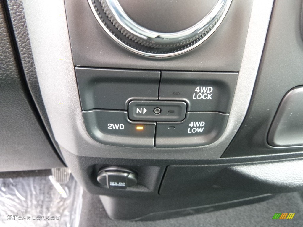 2017 1500 Express Quad Cab 4x4 - Bright Silver Metallic / Black/Diesel Gray photo #18