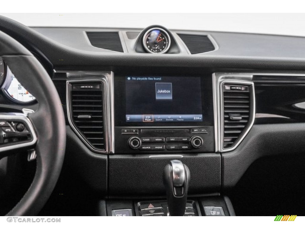 2017 Porsche Macan S Controls Photo #119032242