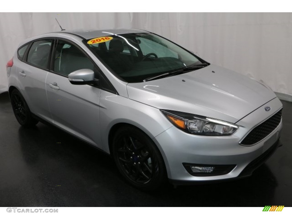 2016 Focus SE Hatch - Ingot Silver / Charcoal Black photo #1