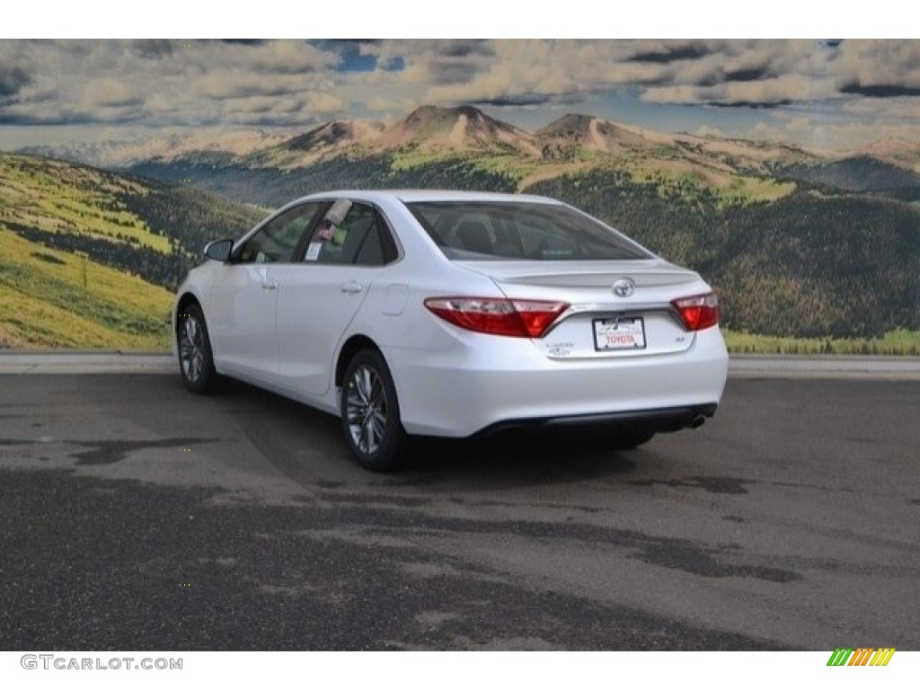 2017 Camry SE - Blizzard White Pearl / Black photo #3