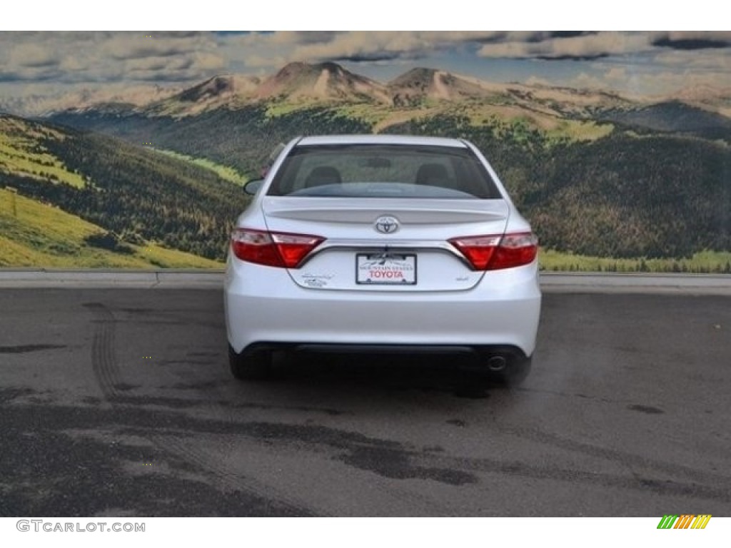 2017 Camry SE - Blizzard White Pearl / Black photo #4