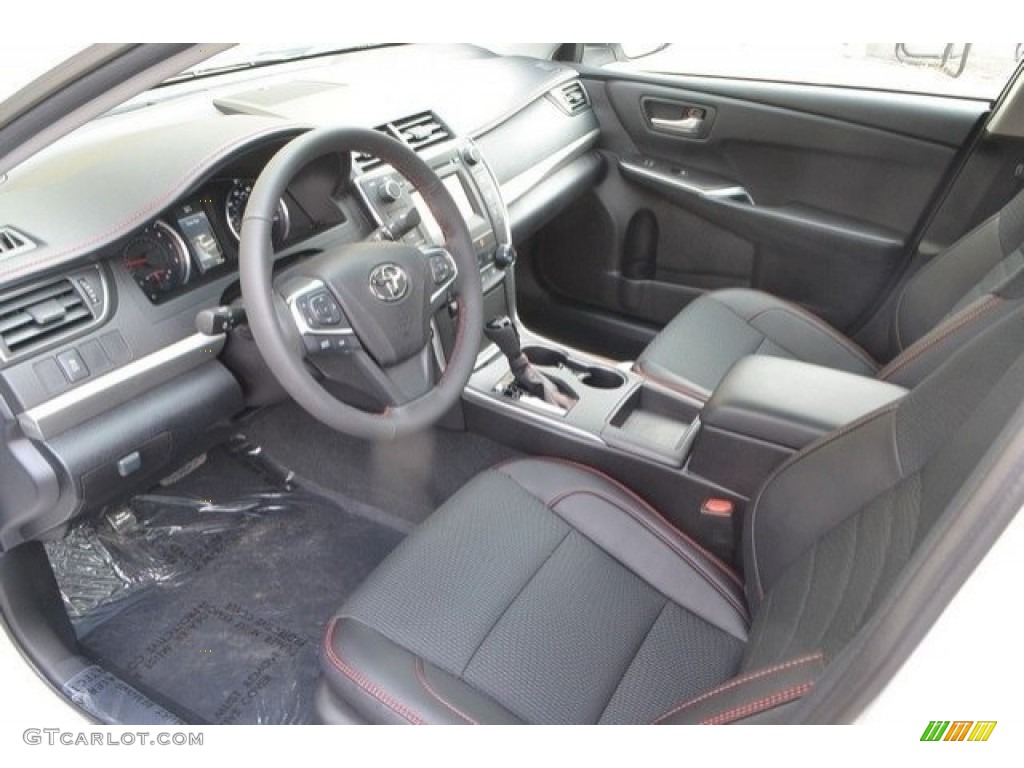 2017 Camry SE - Blizzard White Pearl / Black photo #5