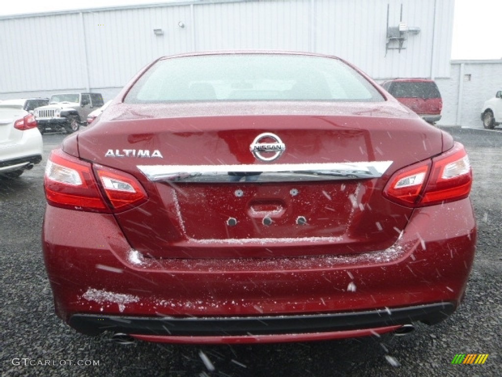 2017 Altima 2.5 S - Cayenne Red / Charcoal photo #7