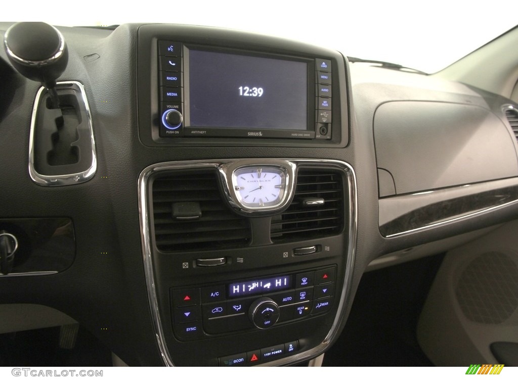 2016 Town & Country Touring - True Blue Pearl / Black/Light Graystone photo #8