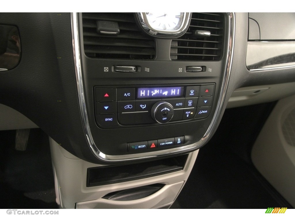 2016 Town & Country Touring - True Blue Pearl / Black/Light Graystone photo #9