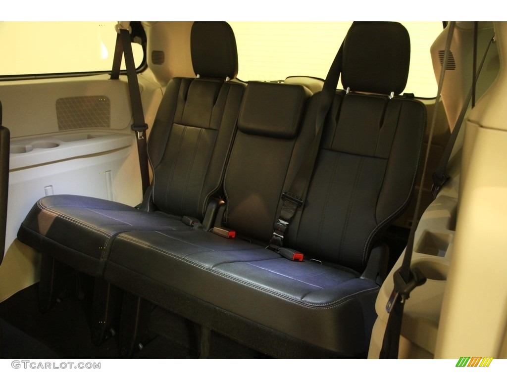 2016 Town & Country Touring - True Blue Pearl / Black/Light Graystone photo #16