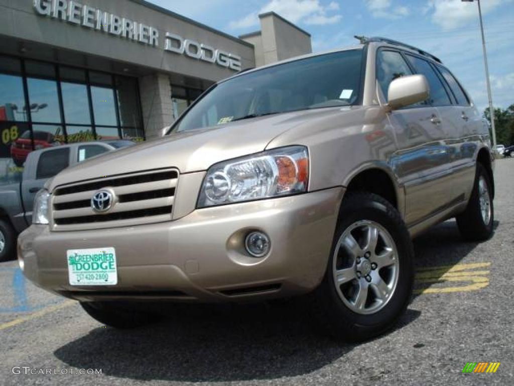 2005 Highlander V6 4WD - Sonora Gold Pearl / Ivory photo #1