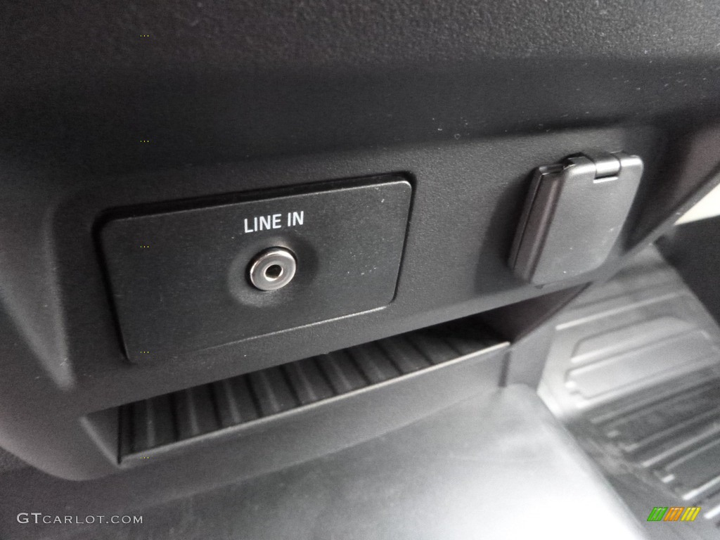 2017 F150 XL Regular Cab - Oxford White / Earth Gray photo #19