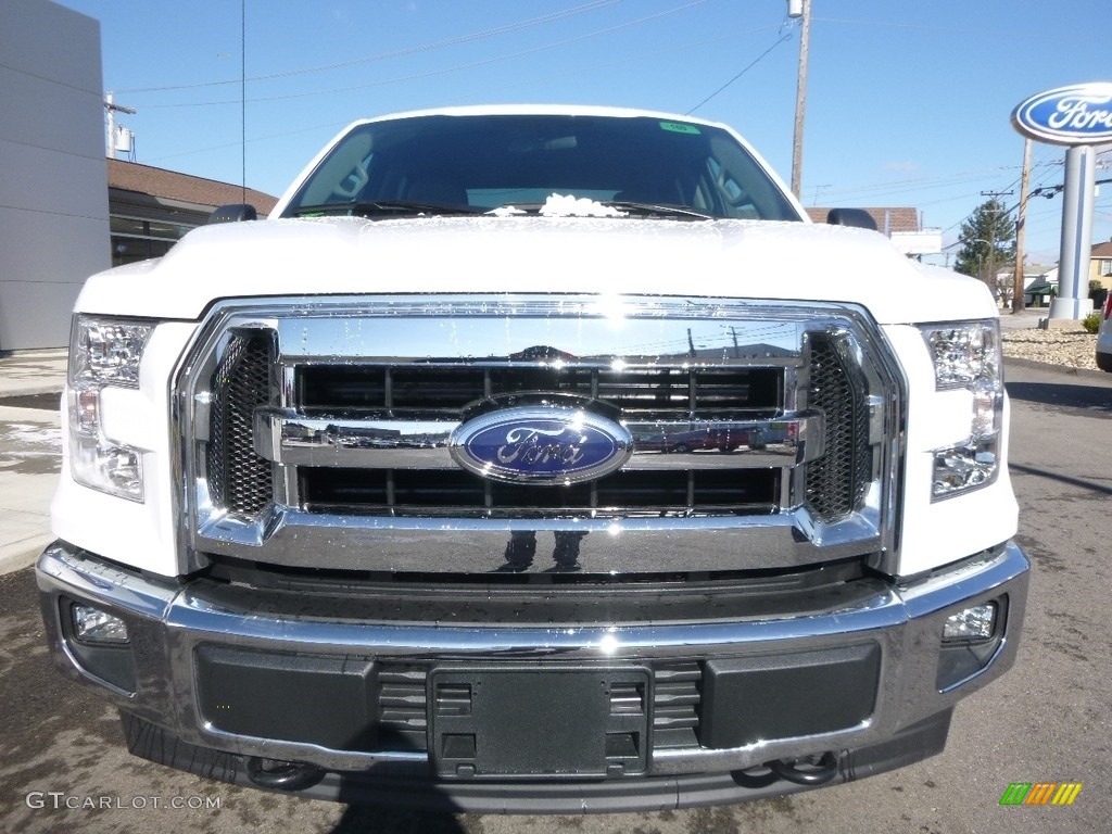2017 F150 XLT SuperCrew 4x4 - Oxford White / Earth Gray photo #2