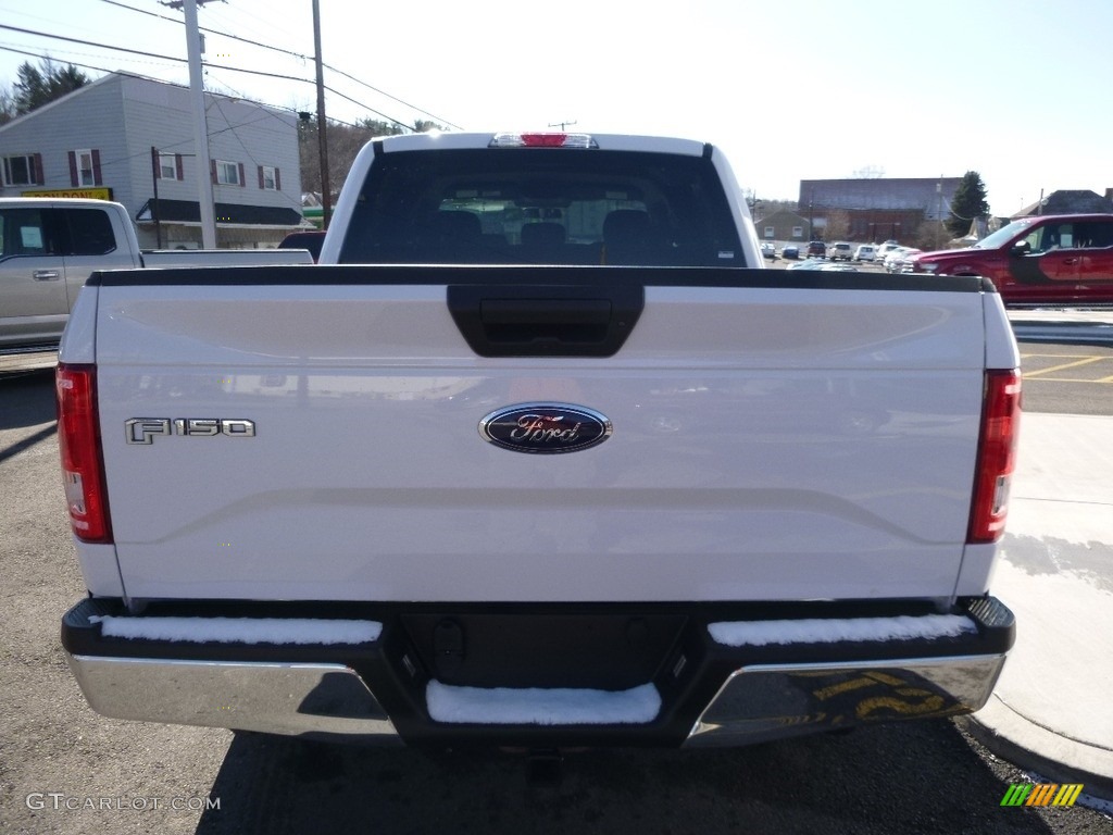 2017 F150 XLT SuperCrew 4x4 - Oxford White / Earth Gray photo #7
